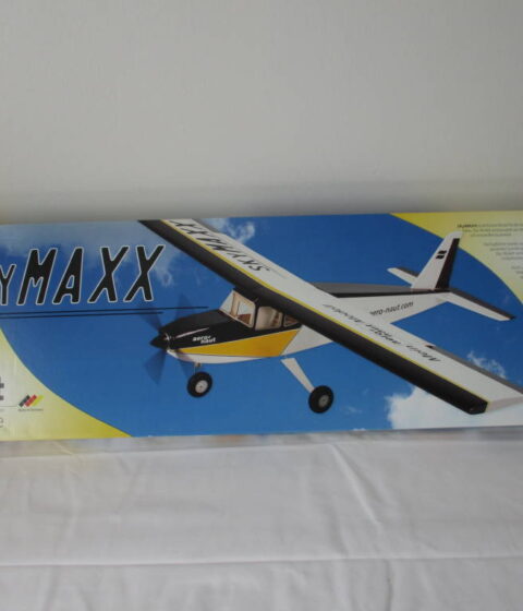 aero-naut SkyMaxx Trainer balsa model airplane kit wing span 1550 mm